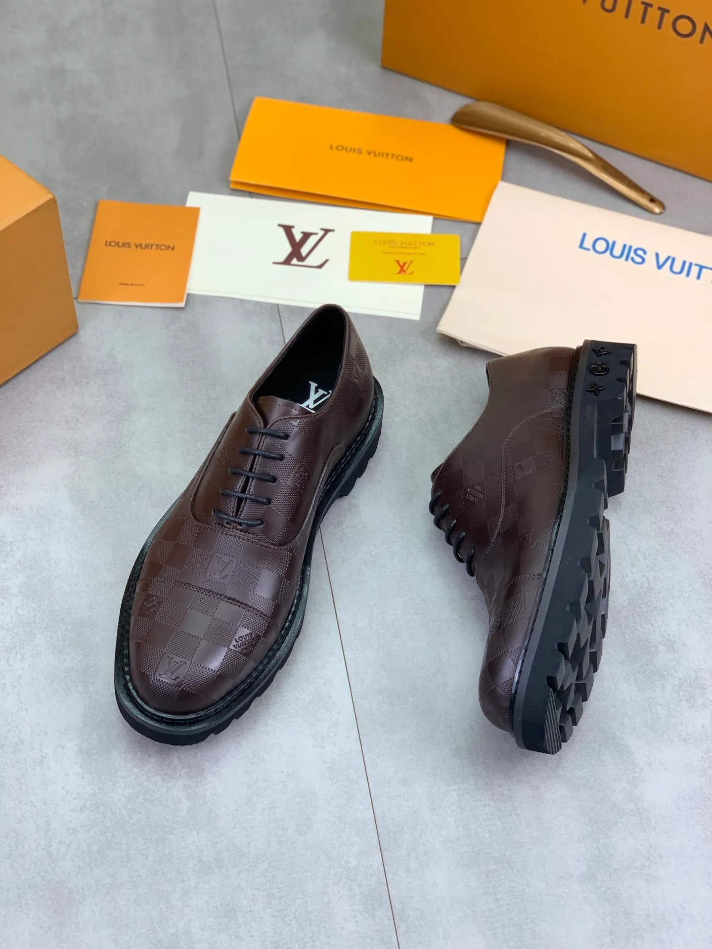 Factory price P820 💎💎💎Top version LOUIS VUITTON [Louis Vuitton] - LV men's business casual leather shoes, luxurious and noble 👞All imported original cowhide, just to create a more comfortable wearing experience, upper: original high-end calfskin➕Imported soft cowhide lining, original lightweight foam outsole✔️Color: 3️⃣colors available Size: 39-44 (38.45 46 can be customized (non-returnable)